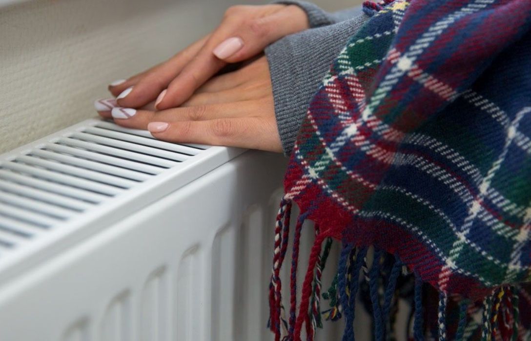 Почему радиатор отопления снизу холодный
